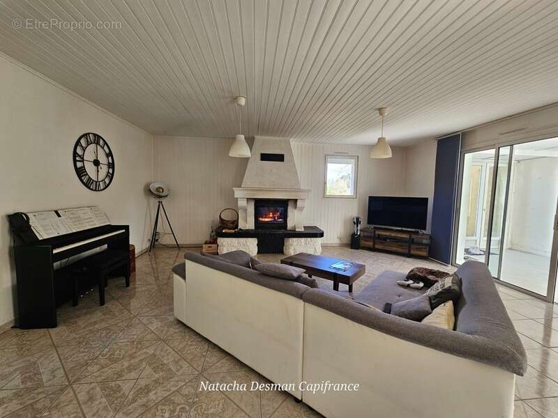Maison familiale 239 m² au cœur de la nature – 7 pièces – Fort potentiel -  SAINTE COLOMBE (17) - photo 4