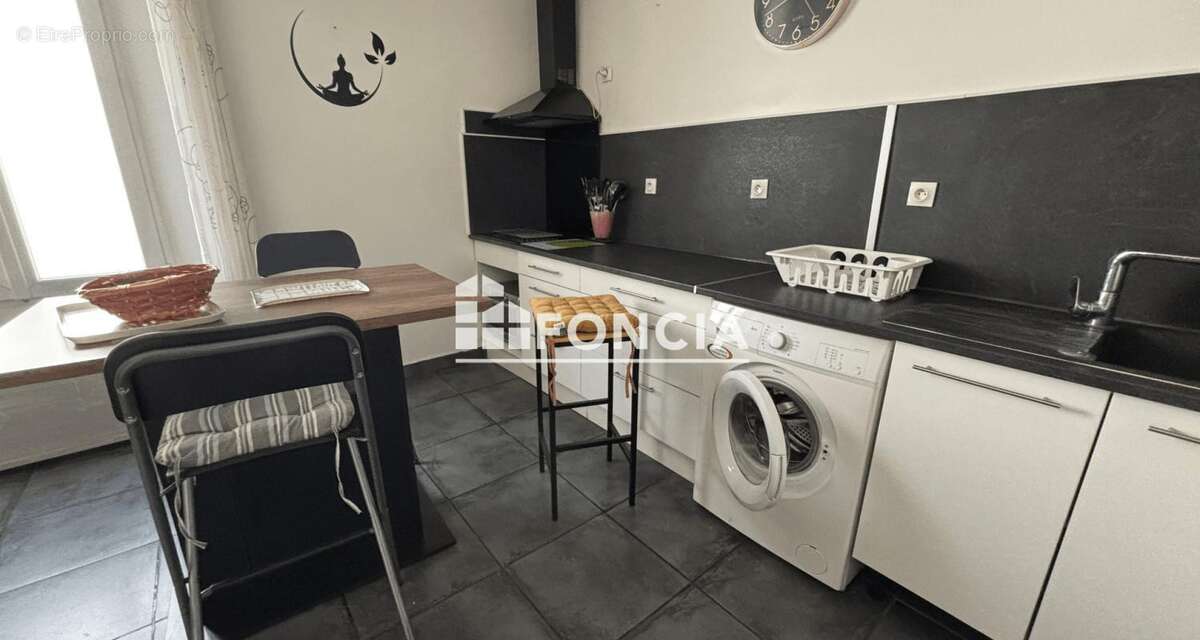 Appartement à SOLLIES-PONT