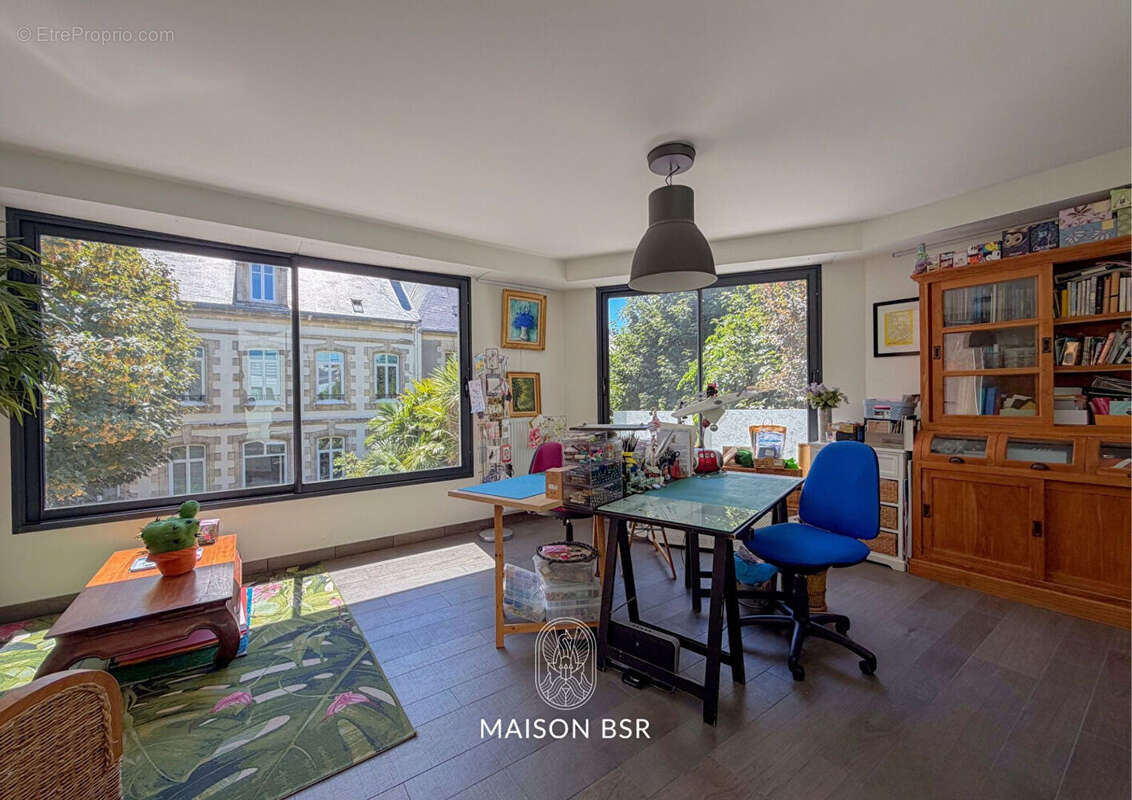 Rare hôtel particulier d'exception avec piscine intérieure et dépendance - photo 17