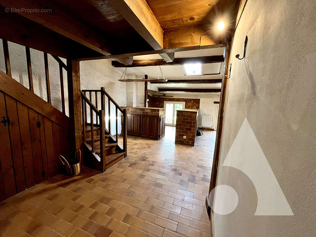 Appartement à COTIGNAC