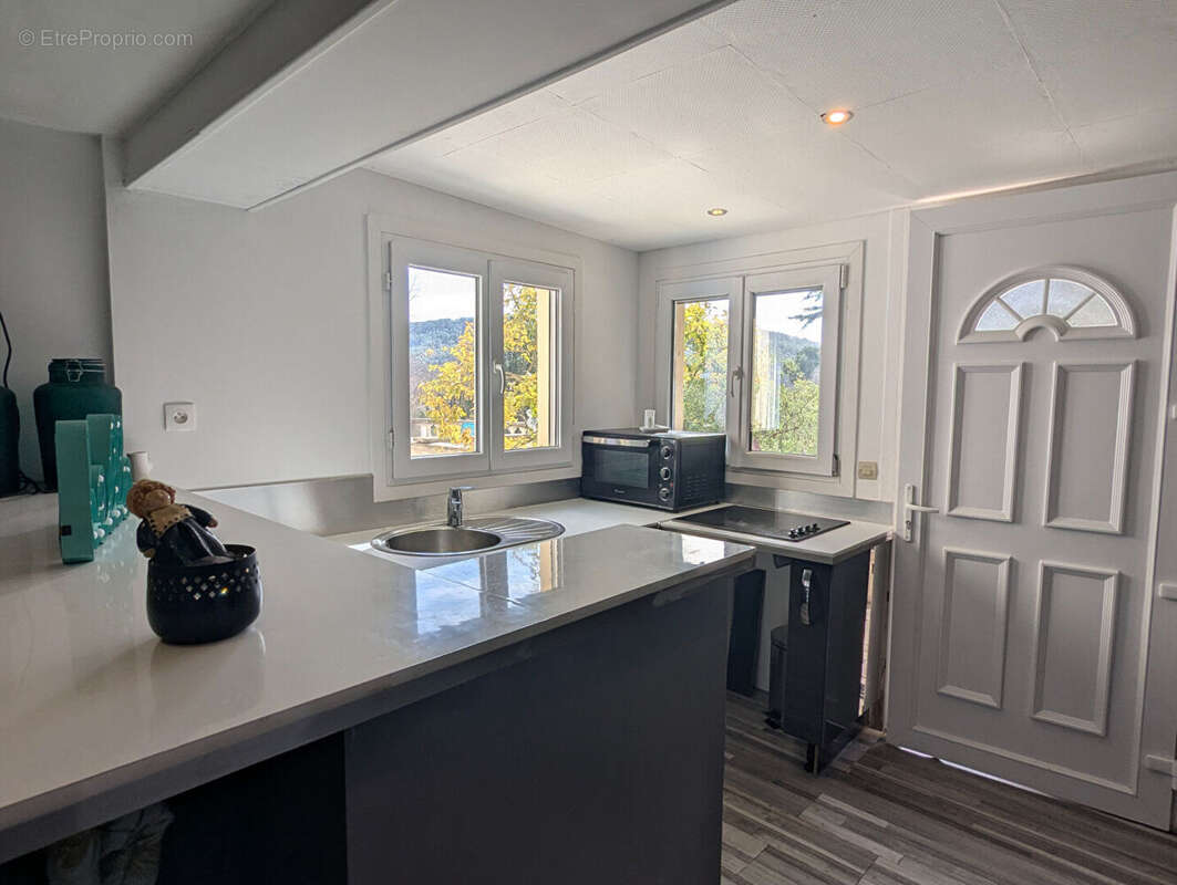 SALERNES, maison 10 pièces, 208 m² avec dépendance. - photo 10
