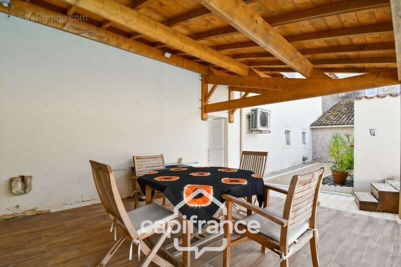 Maison à vendre 10 pièces BIGNAY (17), proche ST JEAN D'ANGELY et ses commerces, avec jardin, piscine et garage - photo 12
