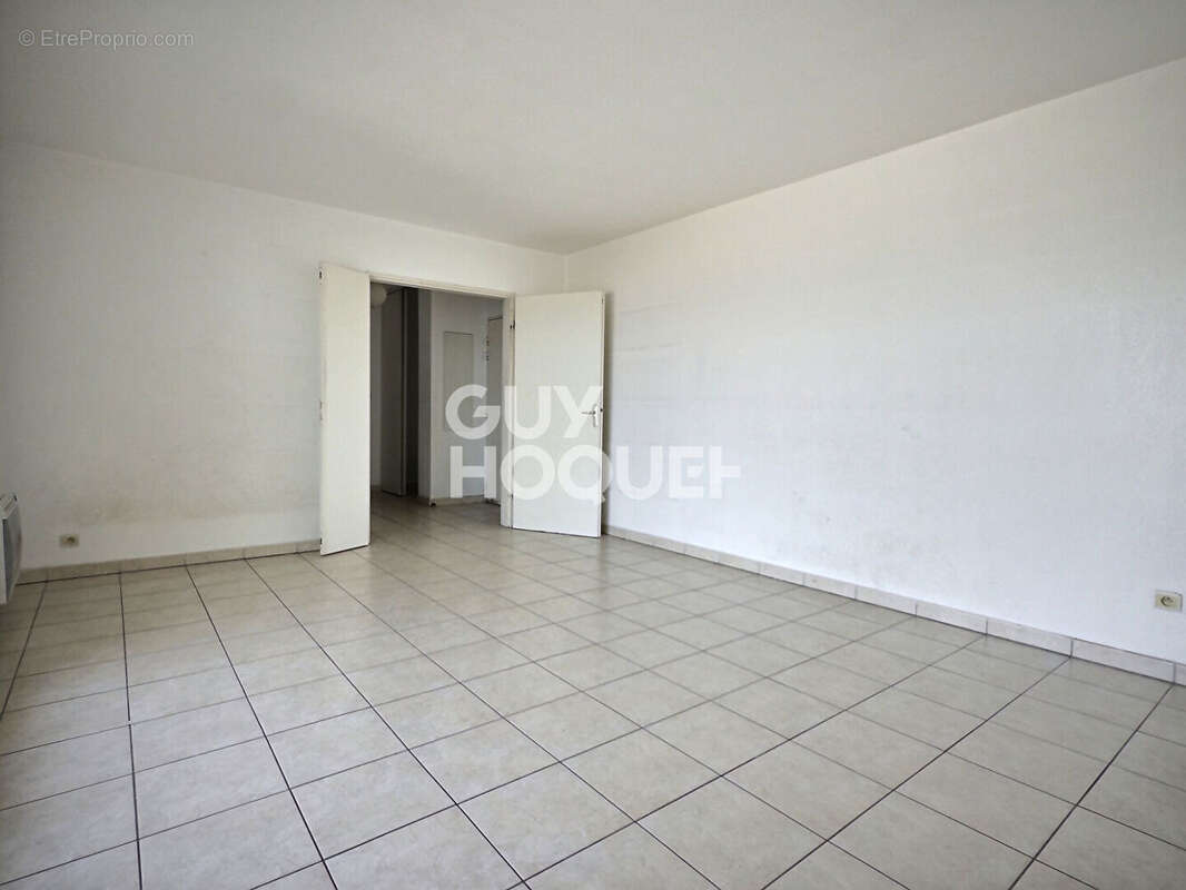 Appartement à MARSEILLE-1E