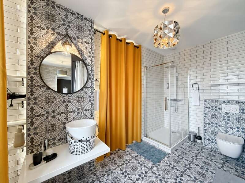 Maison à SAINT-SAUVEUR-D'AUNIS