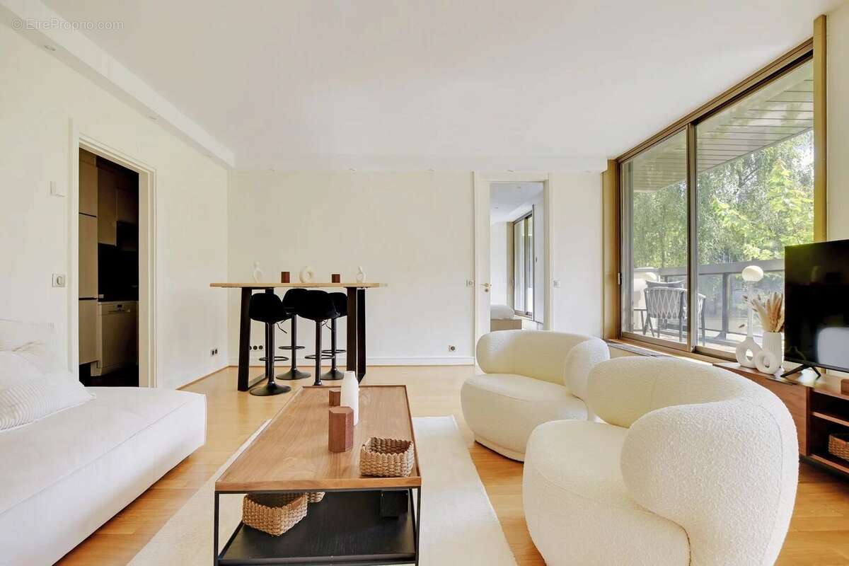 Appartement à PARIS-16E