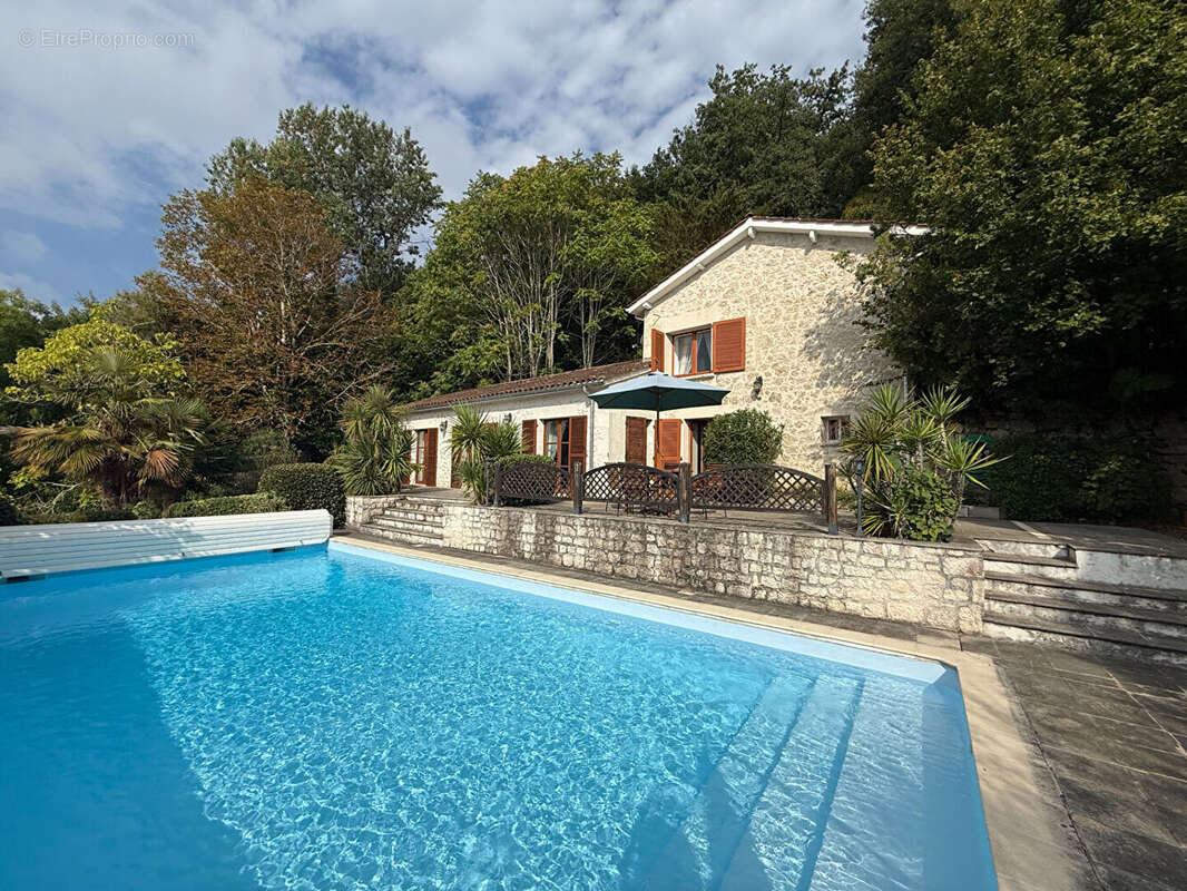 Maison à SAINTE-COLOMBE-DE-VILLENEUVE