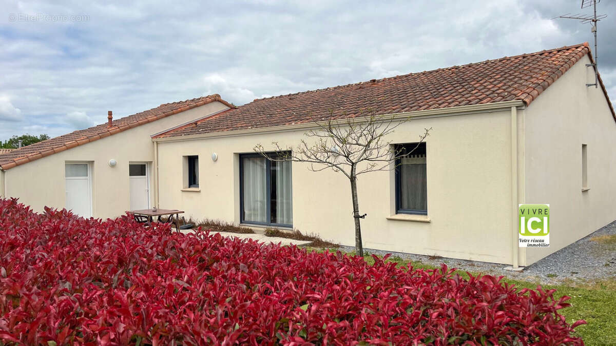 Maison à LA CHAPELLE-BASSE-MER