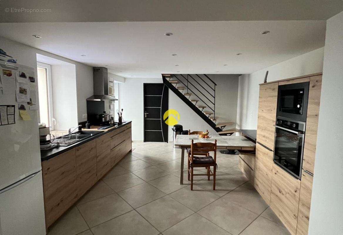 Maison à PUY-GUILLAUME