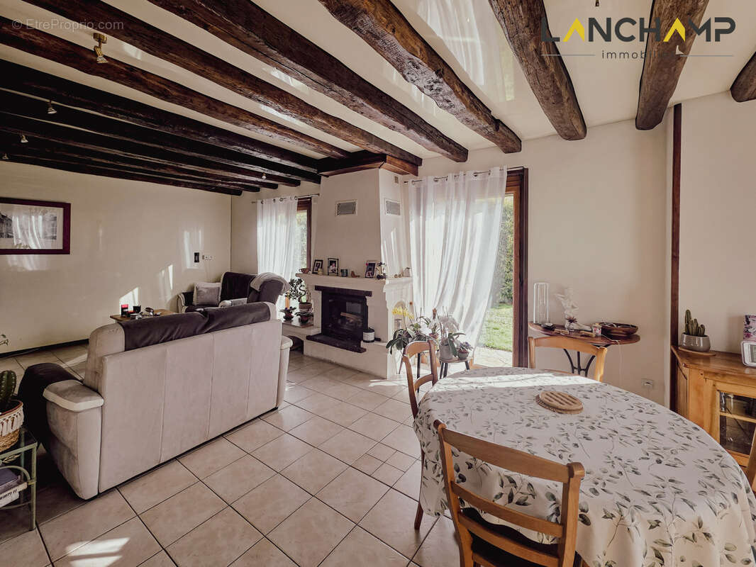 Maison à CLARAFOND-ARCINE