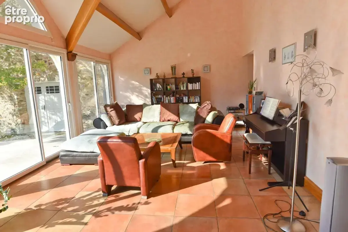 Maison 315 m² à Laval  - photo 7