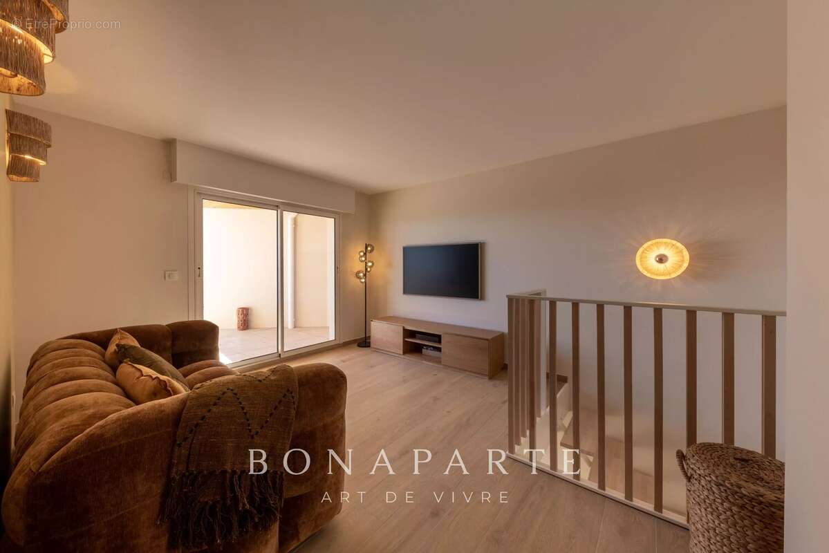 VUE MER PANORAMIQUE : Duplex d’exception de 60 m² pieds dans l’eau avec jardin privatif de 36 m² - photo 9