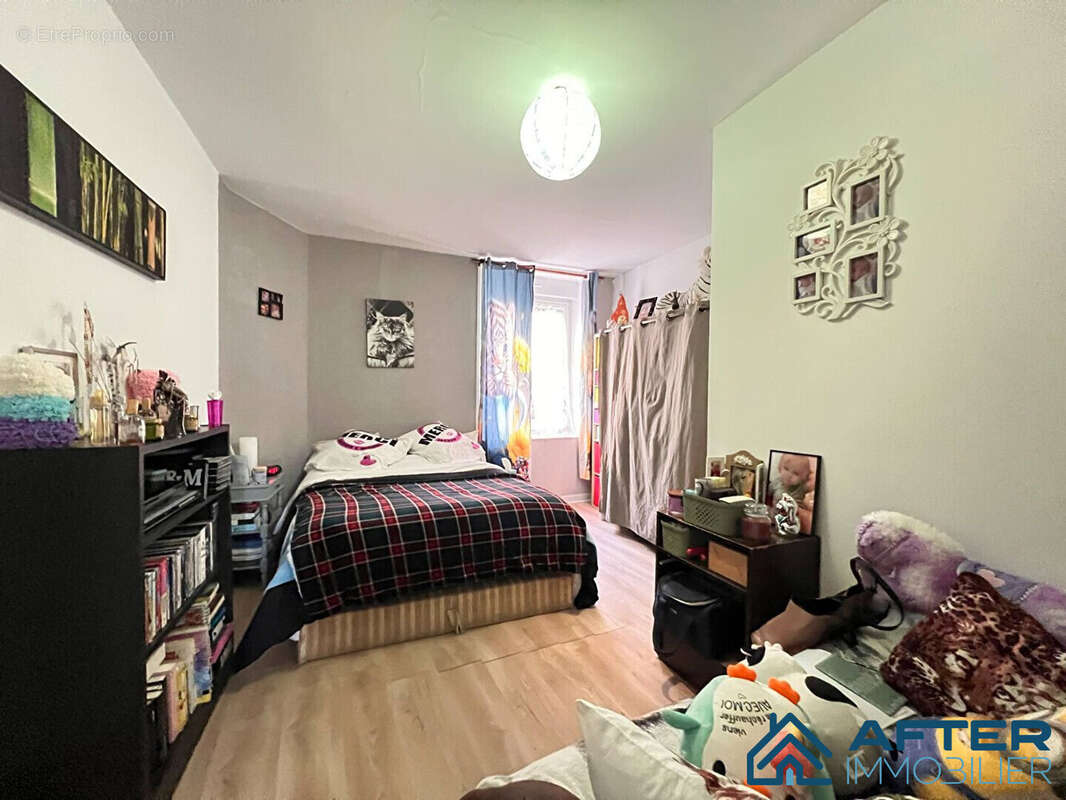 Appartement à MAIZIERES-LES-VIC