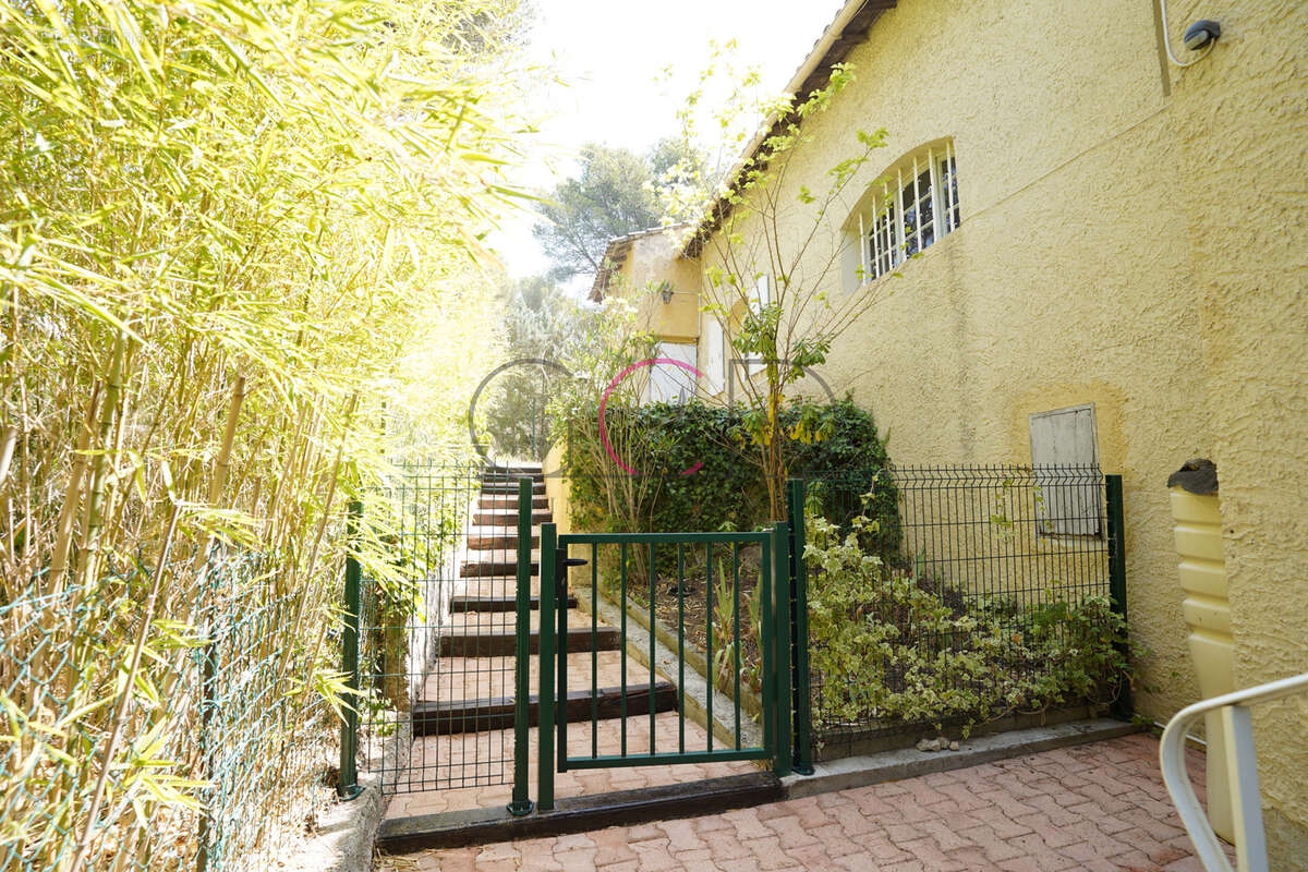 Maison à VENTABREN