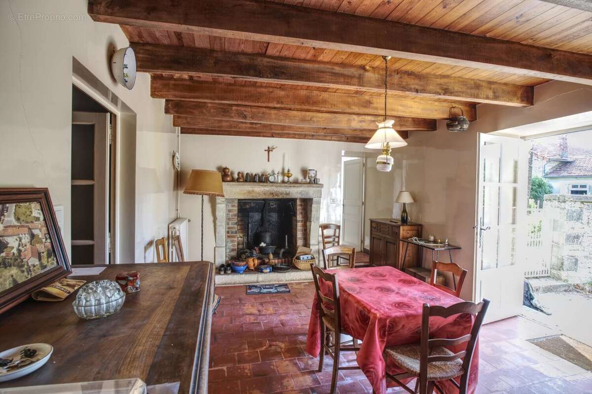 Maison de caractère pleine de charme - 4 chambres, au coeur du village avec commodités - photo 4