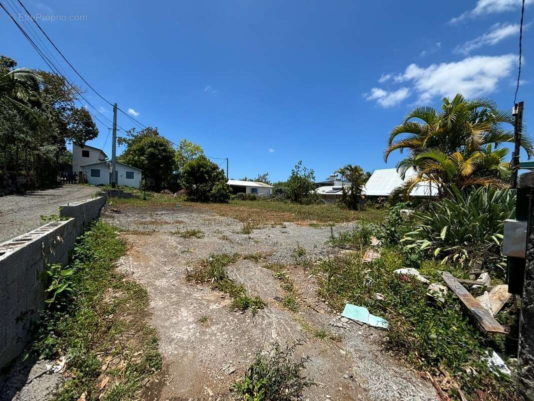 Terrain à LE TAMPON