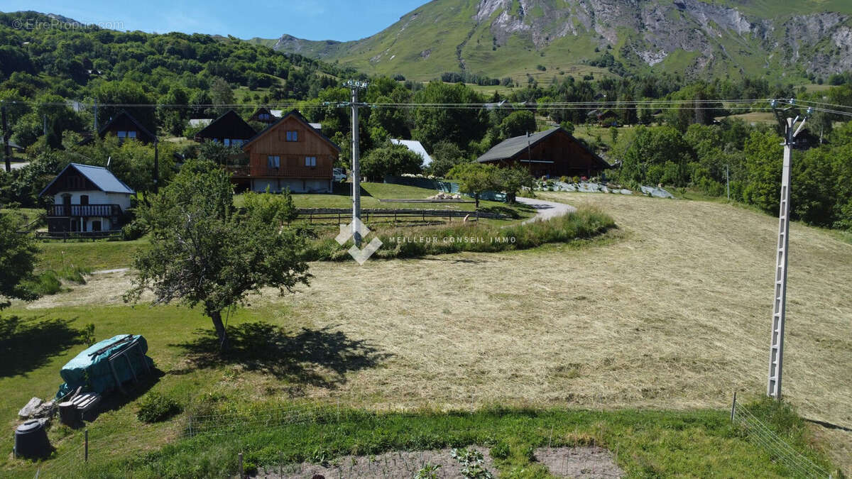 Terrain à JARRIER
