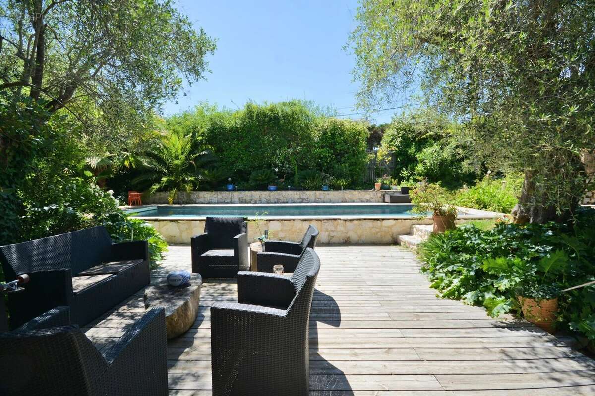 Maison à ROQUEFORT-LES-PINS