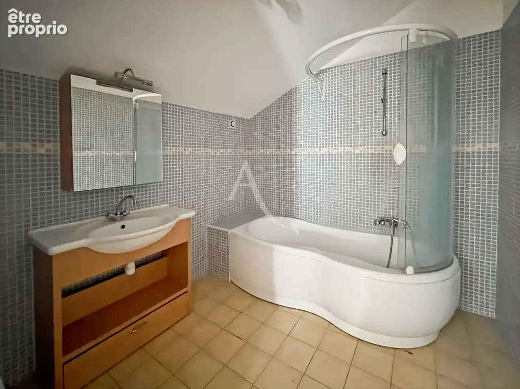 A VENDRE - Maison familiale de caractère au coeur de Penne-d'Agenais, avec piscine - photo 15