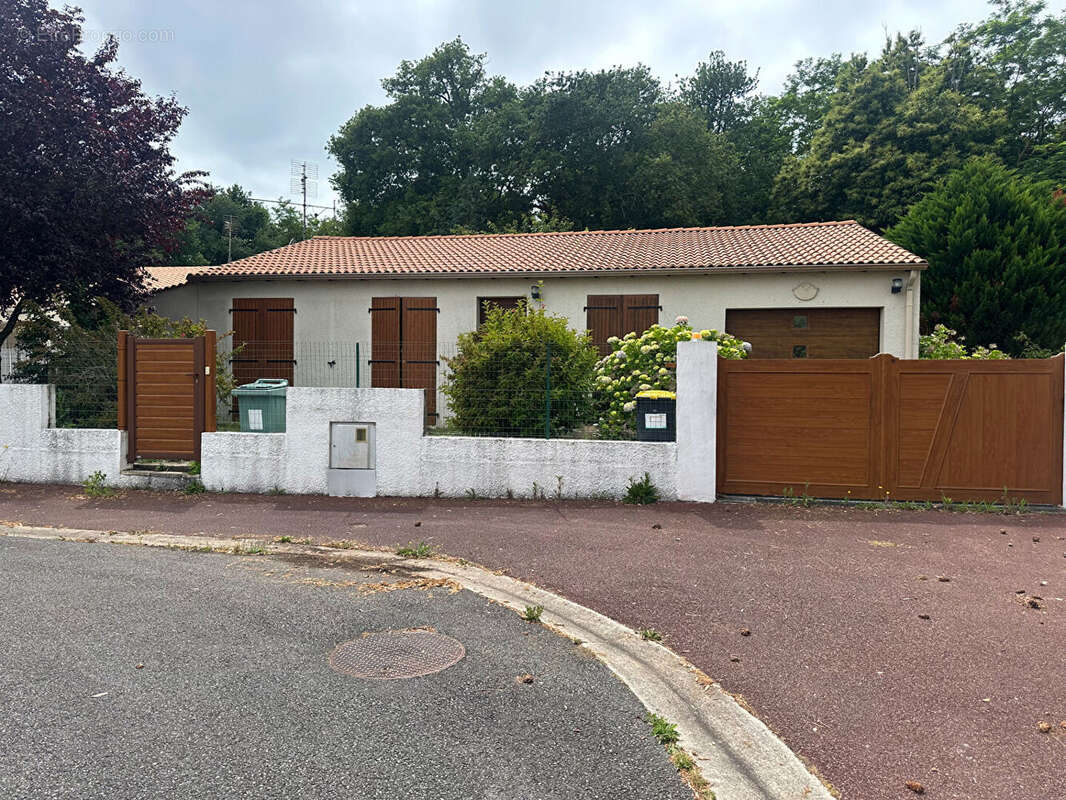 Maison à VAUX-SUR-MER