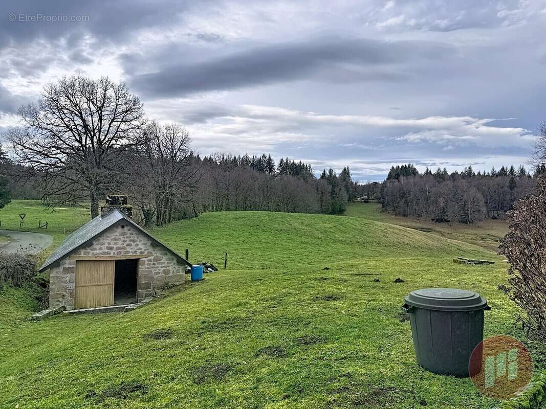 Maison à VITRAC-SUR-MONTANE