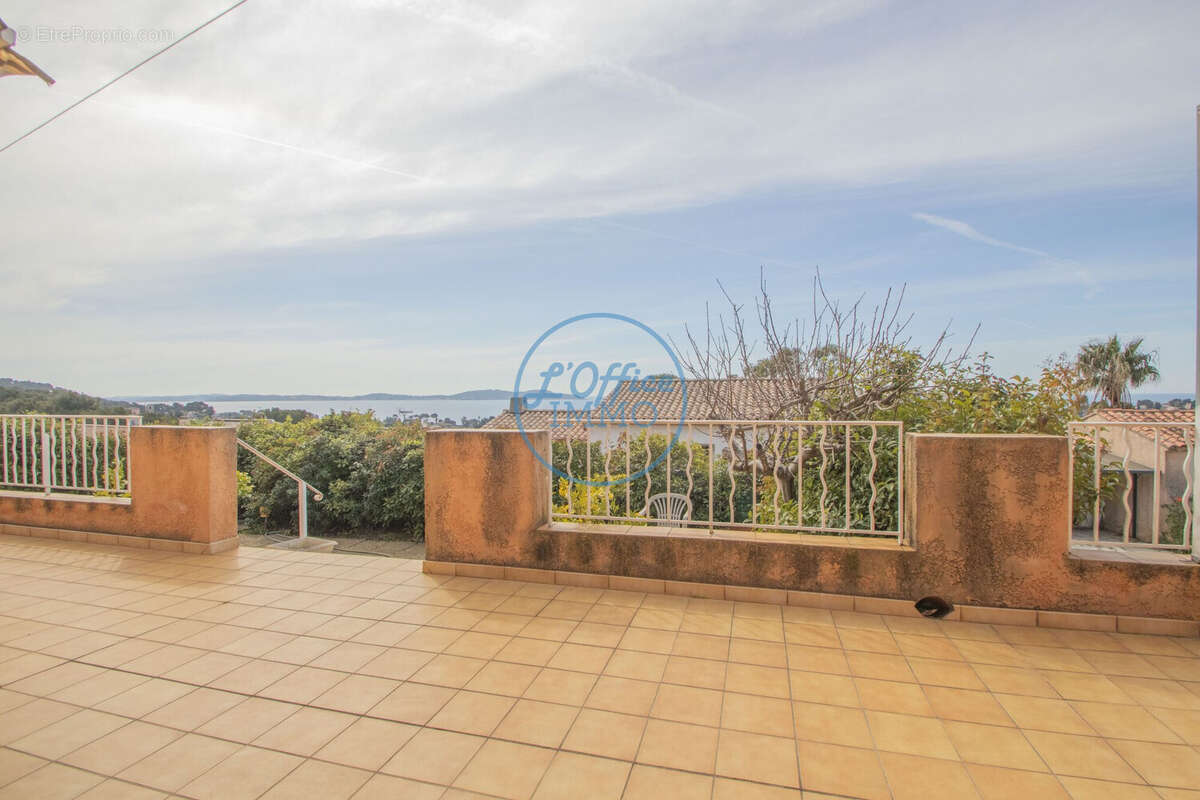 Maison à CARQUEIRANNE