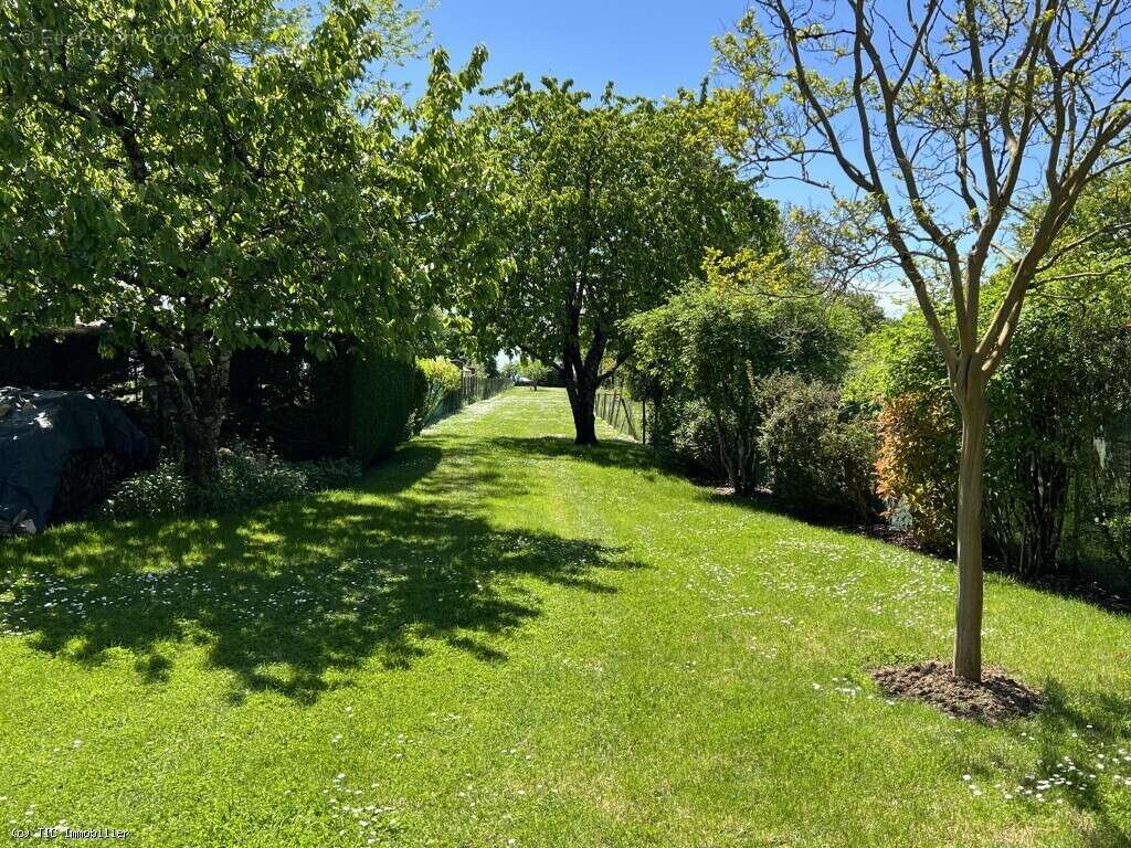 Maison à CHEF-BOUTONNE
