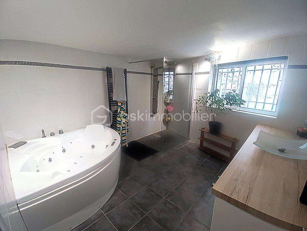 Appartement à BOURG-SAINT-ANDEOL