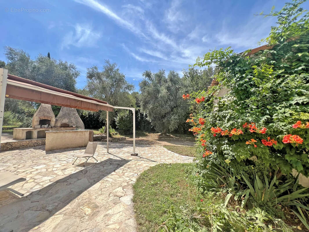 Maison à ROQUEFORT-LES-PINS