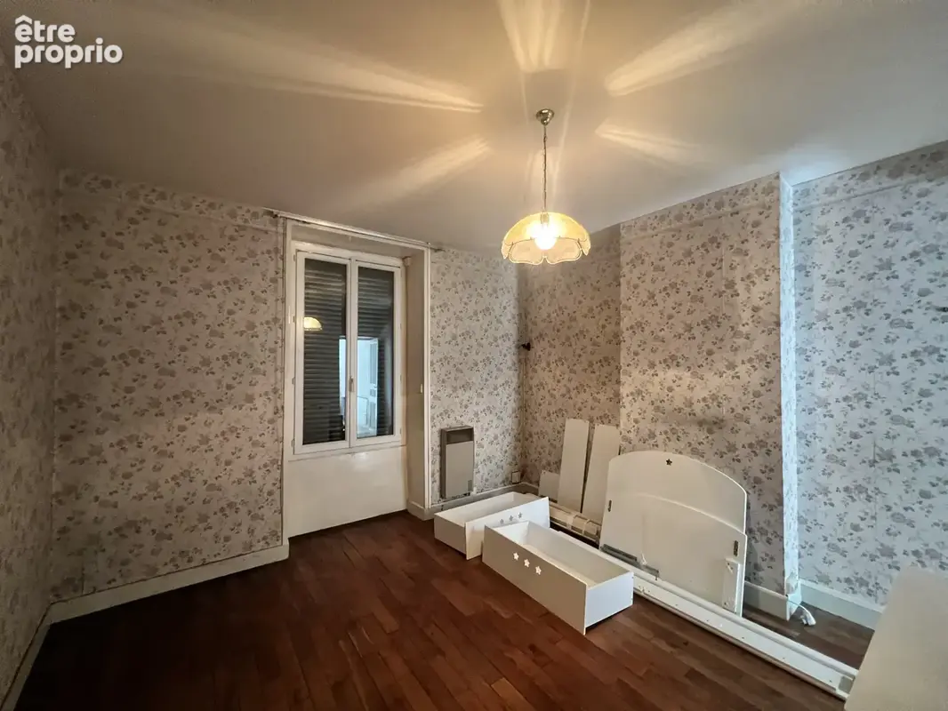Maison de ville avec cour et dépendances - photo 7