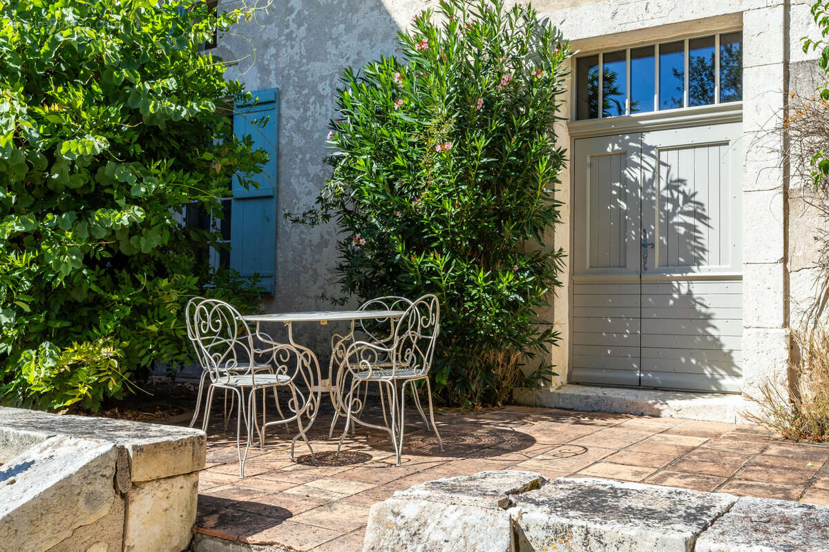 Maison de campagne avec piscine et grange - photo 13