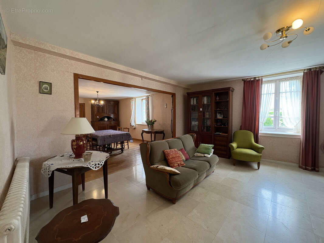 Maison à CHAMPROUGIER