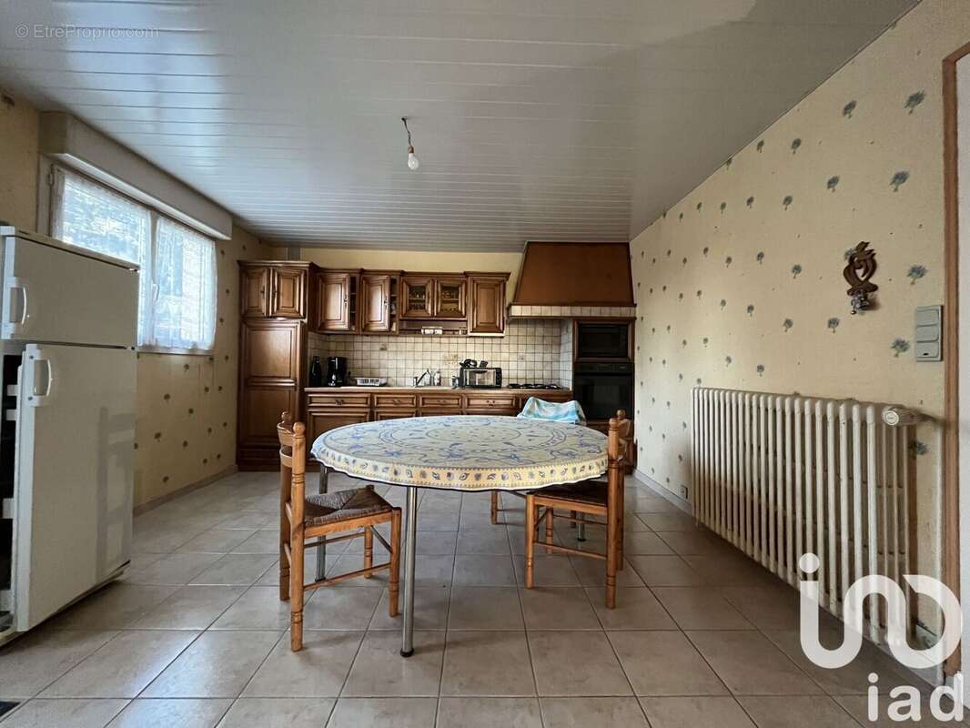 Maison 129 m² à Pouzauges  - photo 4