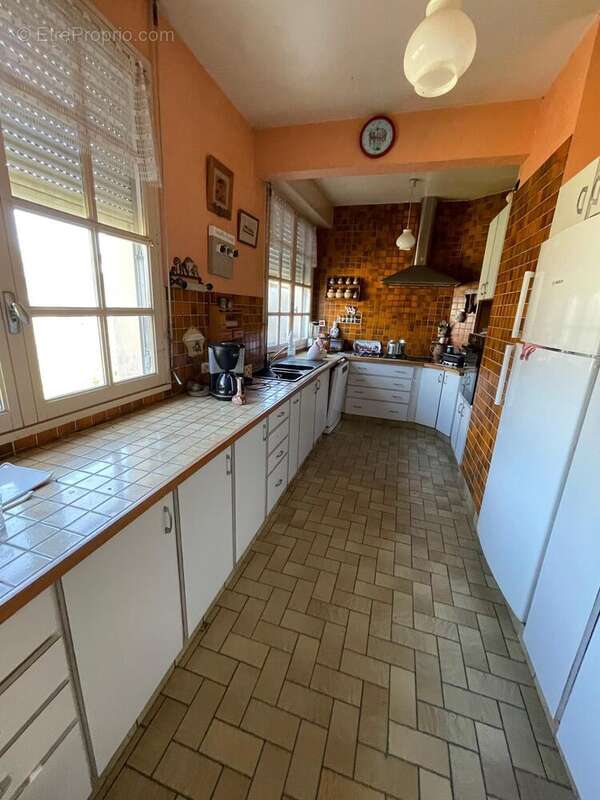Maison 357 m² à Laval  - photo 4