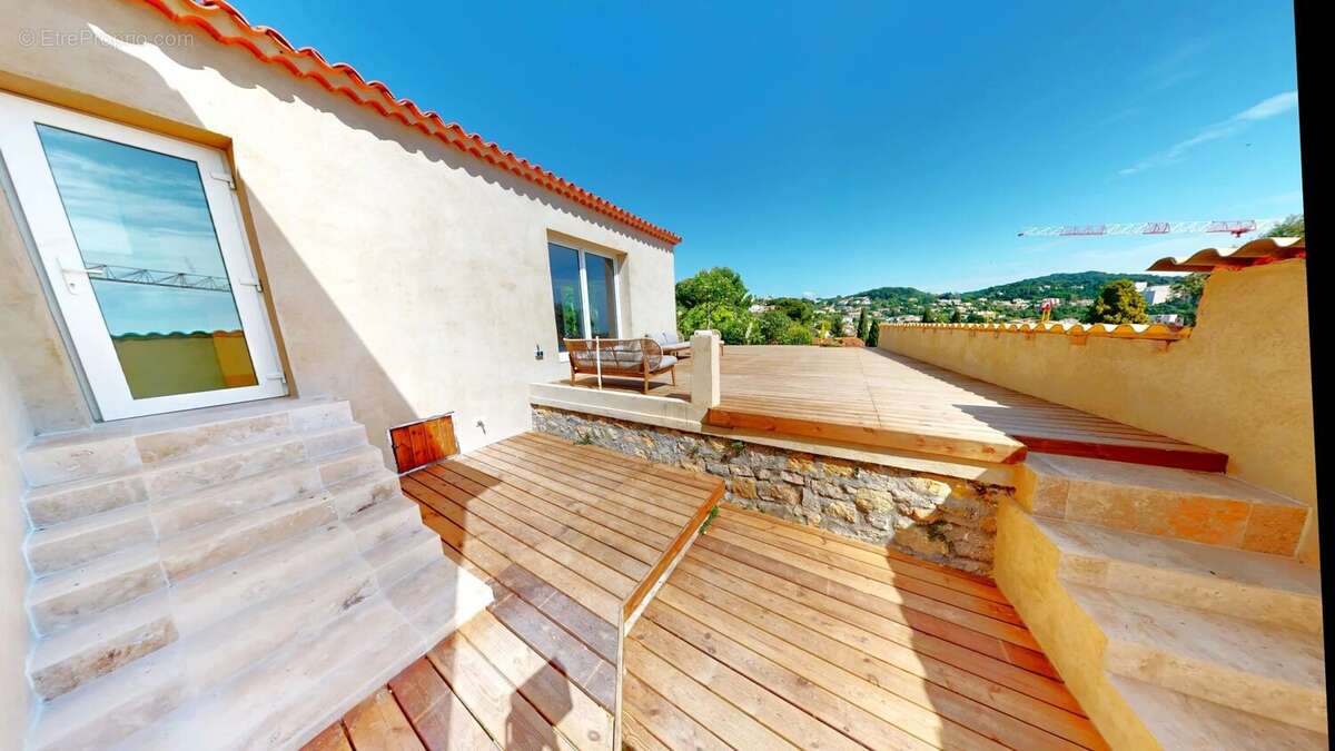 Maison à VALLAURIS