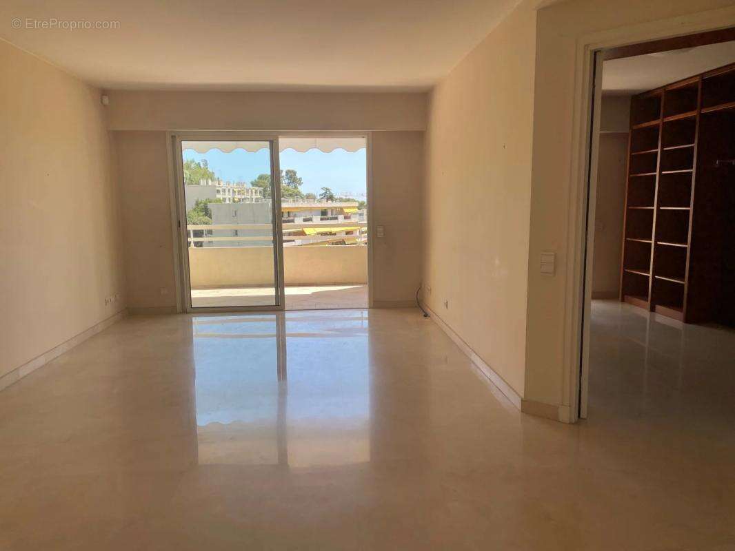 Appartement à LE CANNET