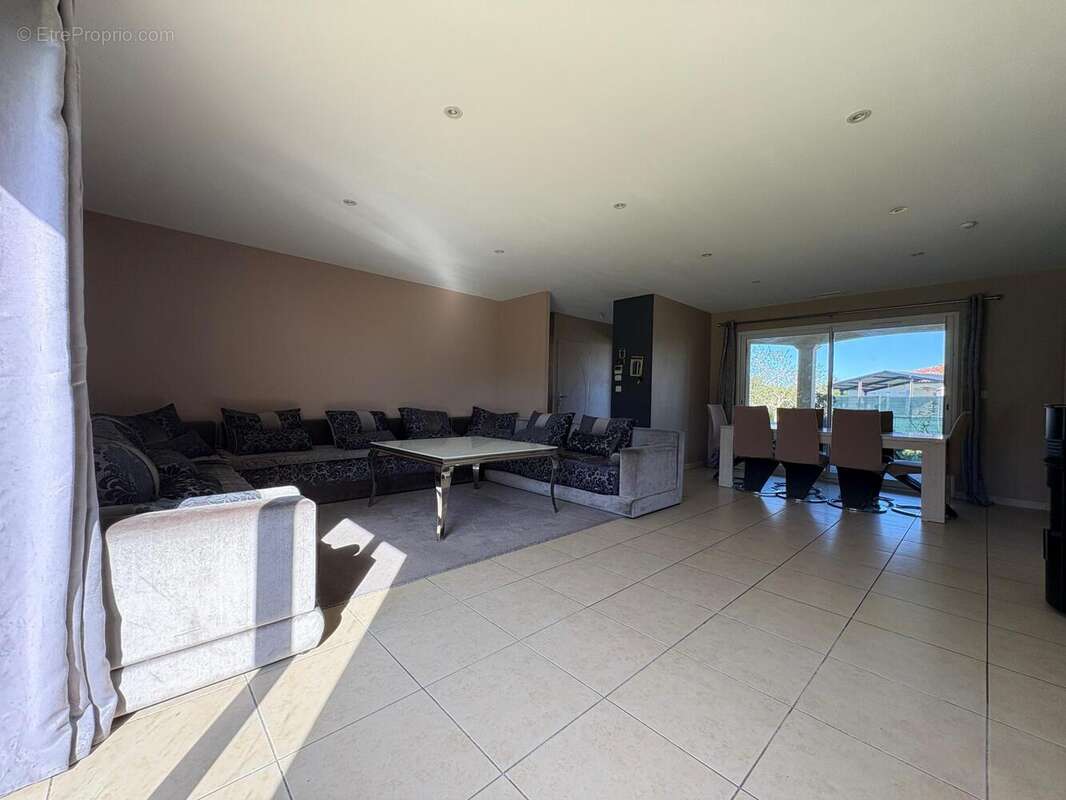 Photo 2 - Maison à MONTBETON