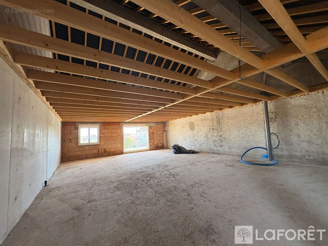 Appartement à MONTREUX-CHATEAU