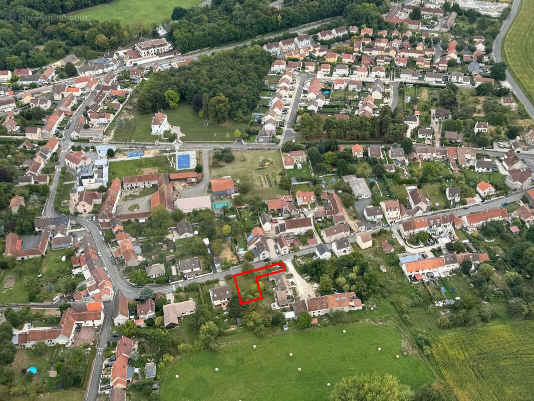 Terrain à COUTEVROULT