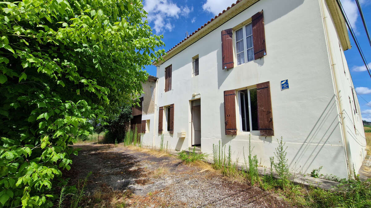 Proche st macaire - maison en pierre 140 m2 - dependances - photo 2