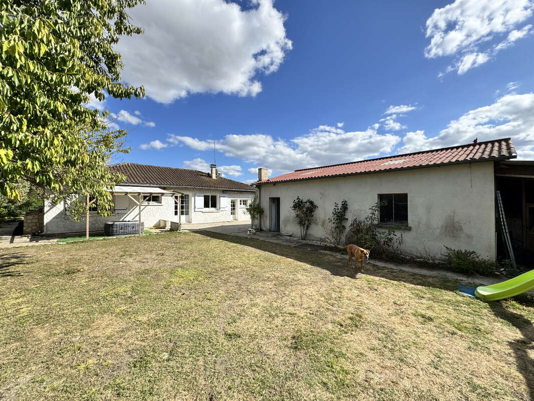 Maison à BARBEZIEUX-SAINT-HILAIRE