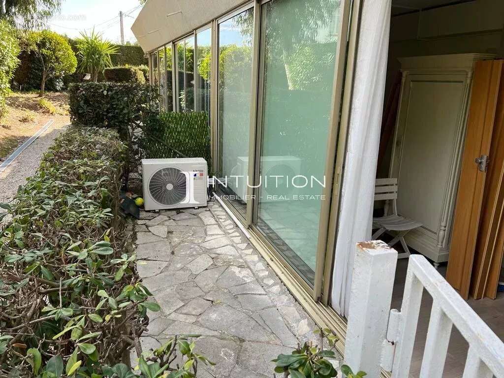 Cannes - Croix-des-Gardes : Appartement rez-de-jardin dans une résidence avec piscine d'une superficie totale de 44,06 m² - photo 6
