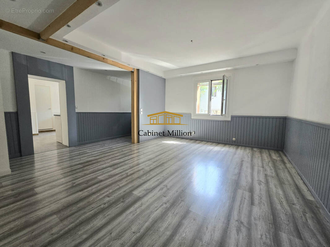 Maison à VIC-LA-GARDIOLE