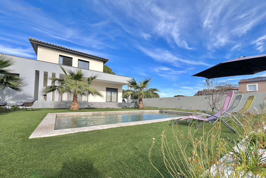 Villa contemporaine 161 m2   Piscine   Pool house   Garage   Terrain 790 m2 - photo 2