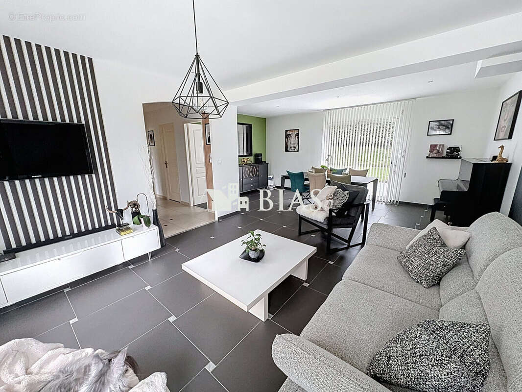 Maison à BOURG-ACHARD