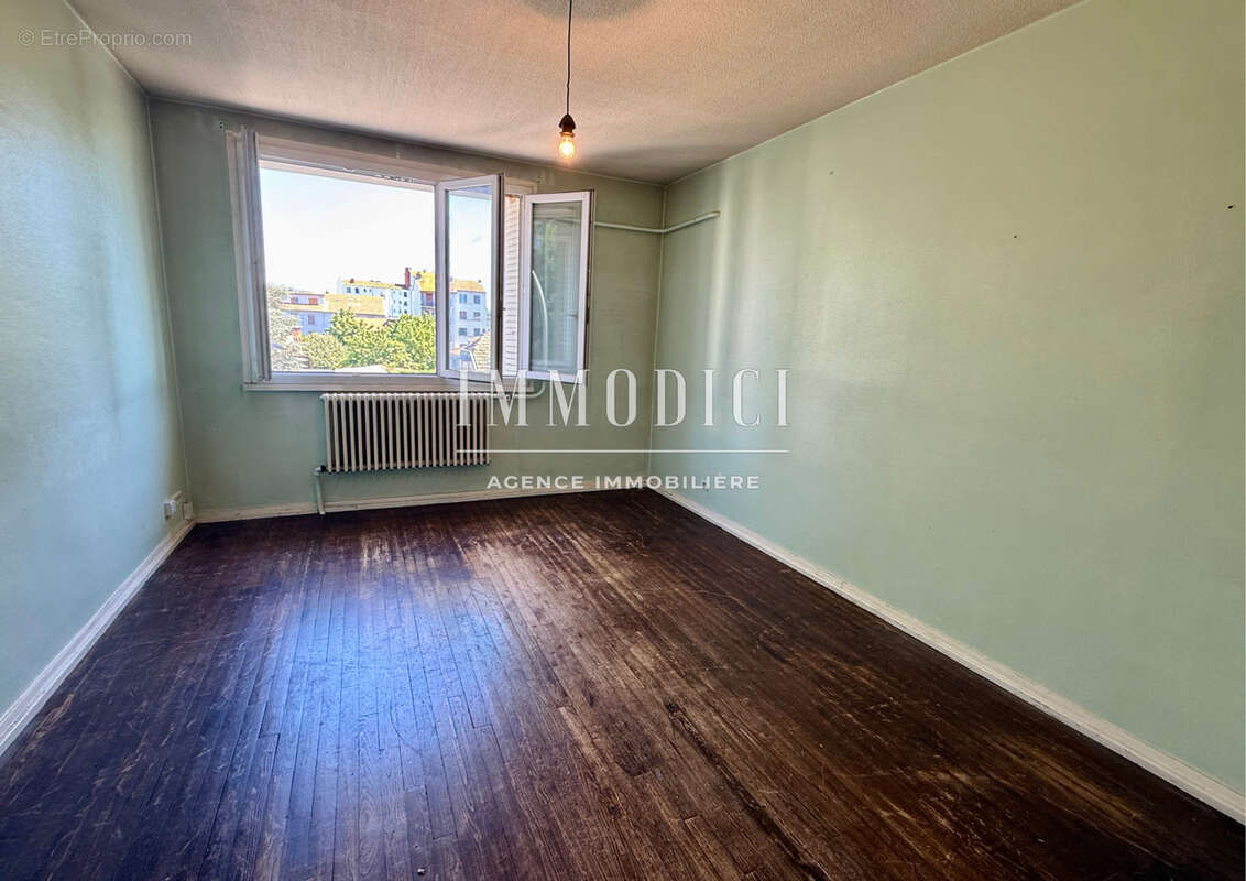 T3 traversant de 52 m2 au cœur du quartier États-Unis - 2ᵉ étage d'une copropriété - photo 9