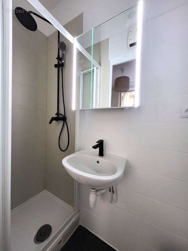 Appartement à PARIS-20E