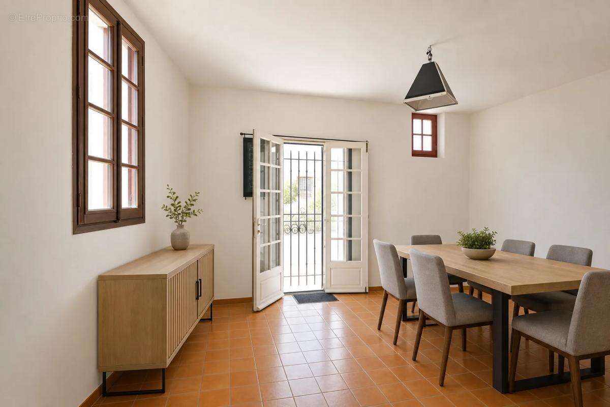 Maison meublée de 5 pièces de 79m2 à Saint-Gilles 30800 - photo 3