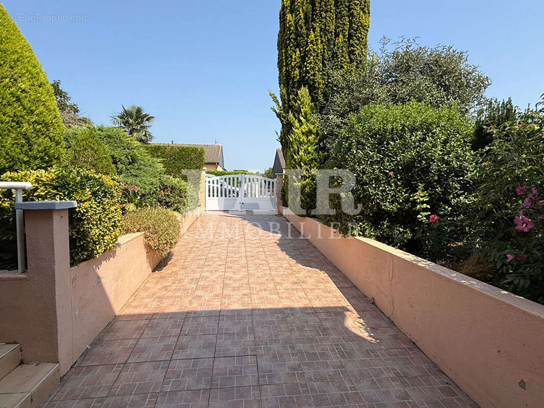 Maison 3 chambres avec sous-sol complet et jardin à Saint-Aubin-de-Locquenay  Réf:15515 - photo 9