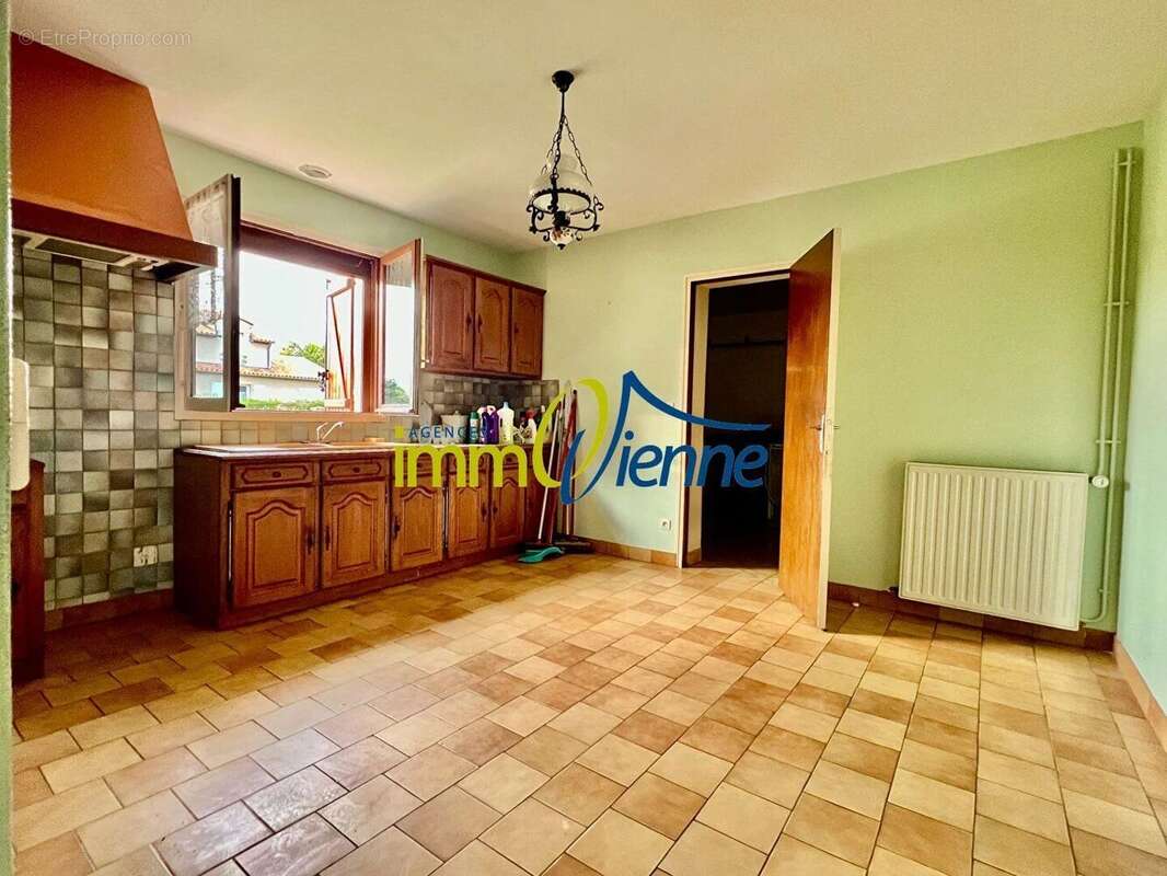 Maison à LUSSAC-LES-CHATEAUX