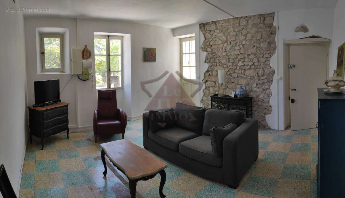 Maison à SAINT-JEAN-DE-MARUEJOLS-ET-AVEJAN